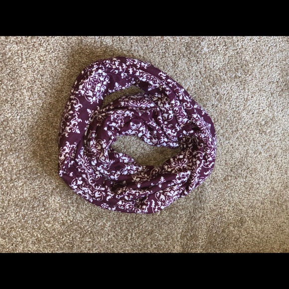 Scarves bundle - Picture 5 of 8